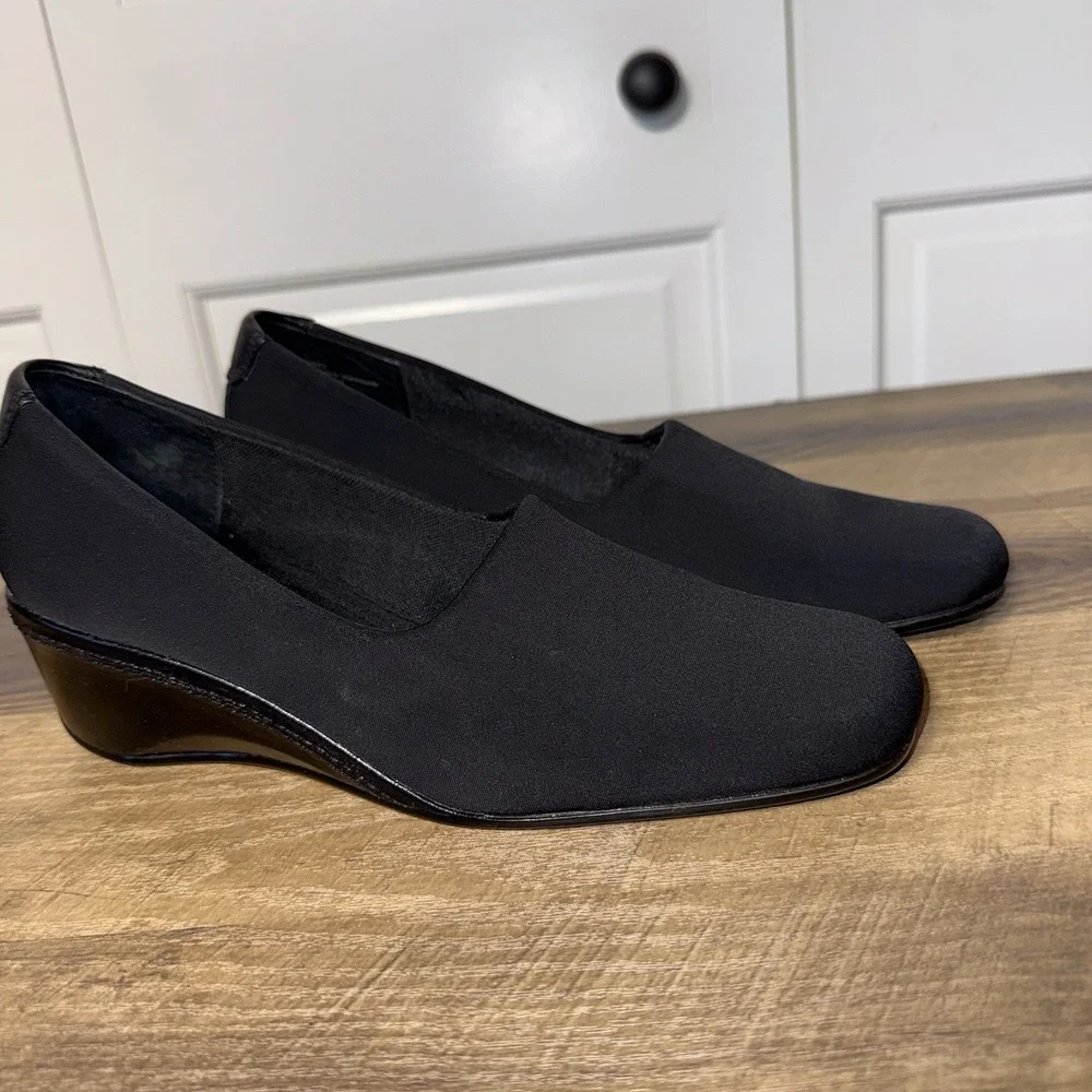 Liz Claiborne Flex Black Wedge Heel Square Toe Cushioned Comfort Womens 8.5M✅des